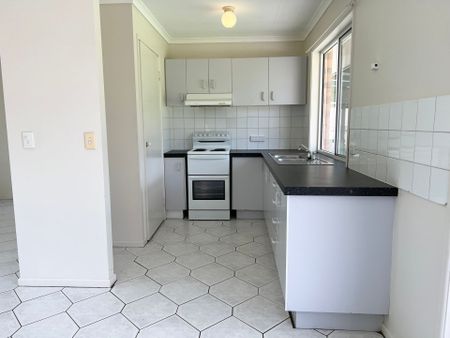 Tidy 3 Bedroom Brick in Granville - Photo 2