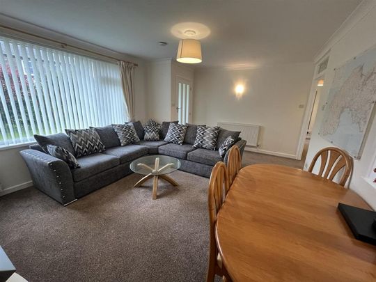 3 bedroom semi-detached bungalow to rent - Photo 1