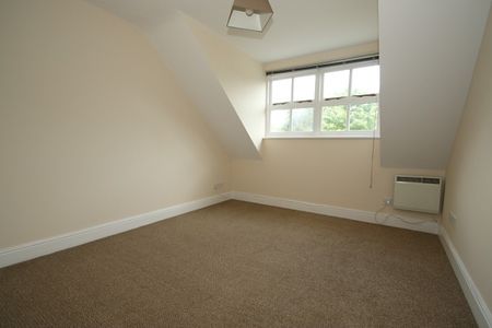 Broomhall Road, Woking - Photo 4