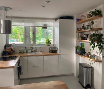 Canal-View Room in the Heart of Hackney - Photo 1