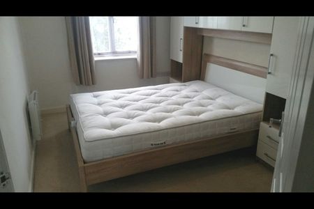 2 Bed Flat, Waggon Road, LS10 - Photo 3