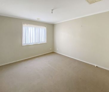 17 Aliza Avenue, California Gully - Photo 3