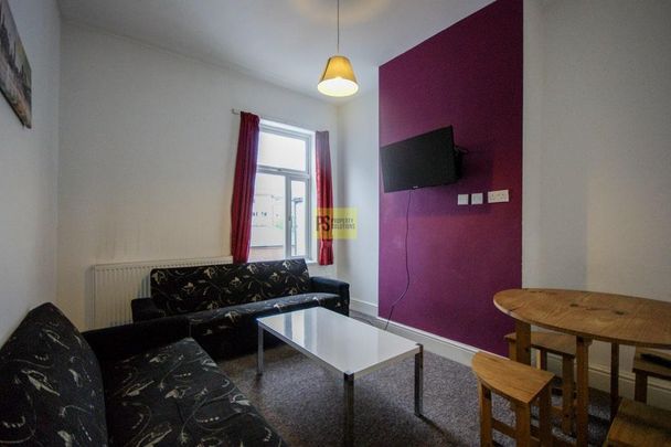 4 bedroom flat to rent - Photo 1