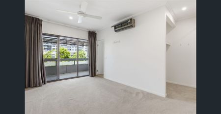 LARGE UPDATED 3 BEDROOM TOWNHOUSE IN THE HEART OF ROBINA - Photo 5