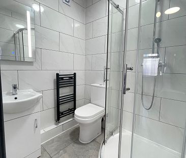 Bright Ensuite double room available close to Elizabeth Line and He... - Photo 5