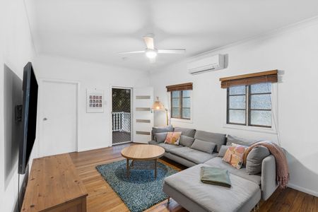 2 Adams Street, Deagon - Photo 2