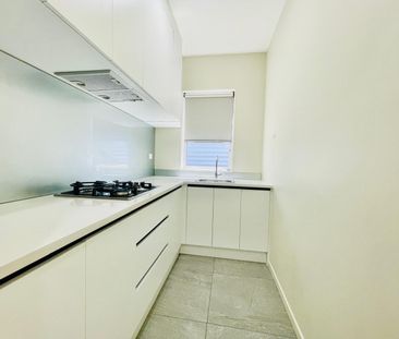 FLAT BUSH, 2 BEDRROMS - Photo 5