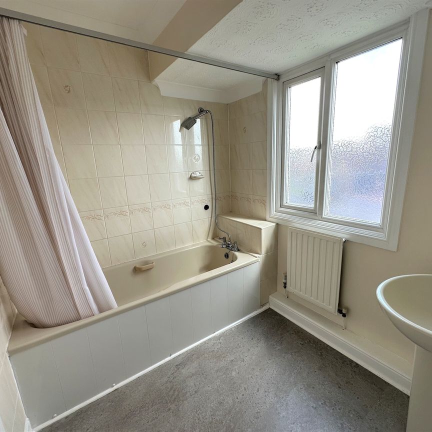 St Marys Grove, Norwich - Photo 1