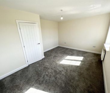 4 bedroom semi-detached house to rent - Photo 2