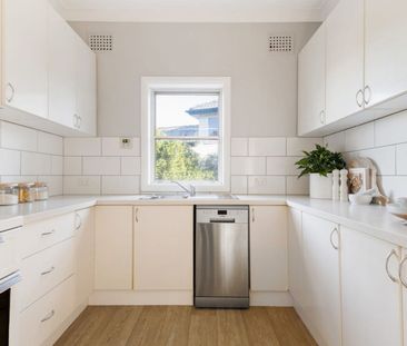 Charming 4 Bedroom Home - ENTRY VIA ASHLEY STREET - Photo 5