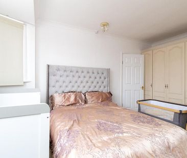 3 bedroom end of terrace house to rent - Photo 4