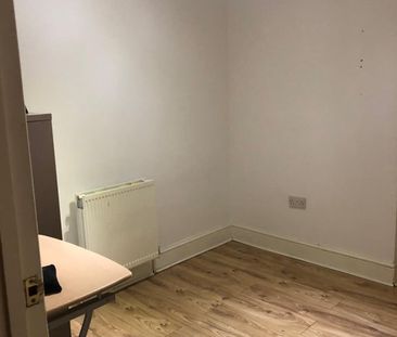 Room in a Shared House, Cranbrook Road, IG1 - Photo 3