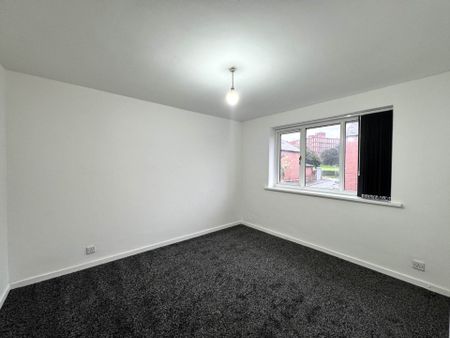 Garforth Street, Oldham - Photo 3