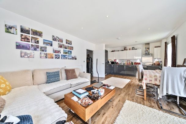 2 Moy Lane, London, SE18 - Photo 1