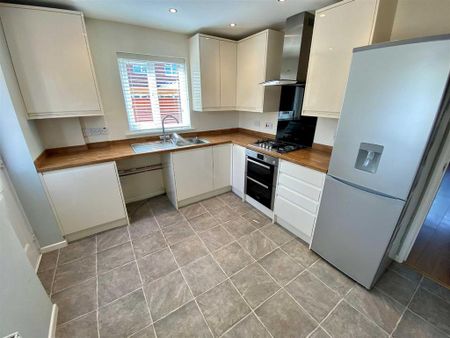 2 bedroom semi-detached house to rent - Photo 4