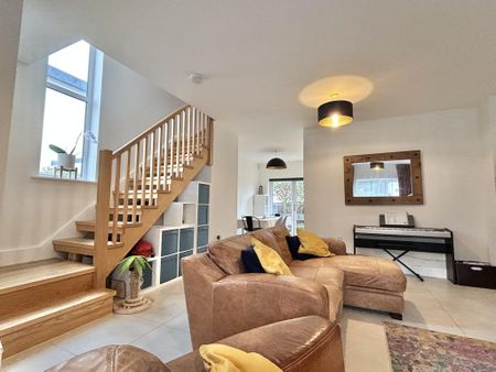 3 bedroom semi-detached house to rent - Photo 2