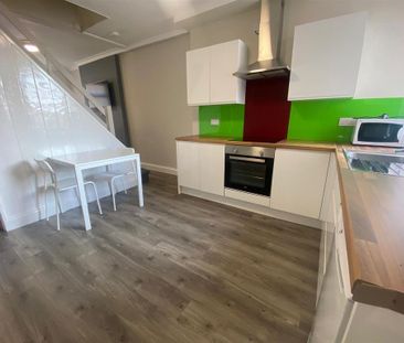 2 bedroom private hall to rent - Photo 4