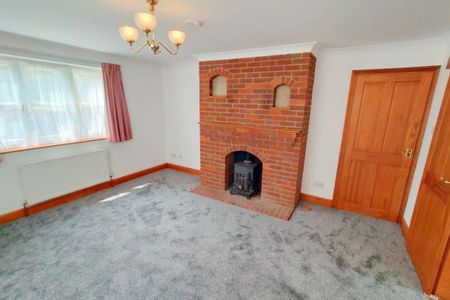 High Street - Photo 3