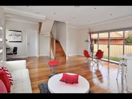 “MODERN AND SPACIOUS 2 BEDROOM TOWNHOUSE” - Photo 5