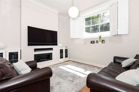 Elegant Grade II Listed residence set in the heart of Windsor. - Photo 4