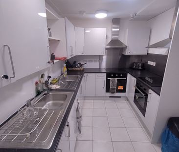 Ensuite Room North Circular Road Neasden NW10 - Photo 3