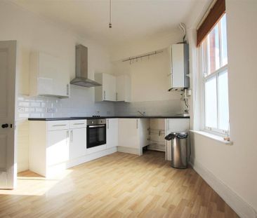 3 bedroom flat to rent - Photo 3