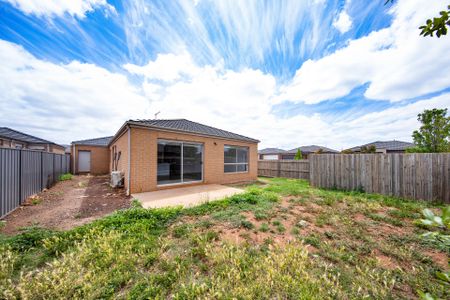 Sleek Style Meets Space: Contemporary Four-Bedroom Home in Highly Sought-After Weir Views - Photo 5