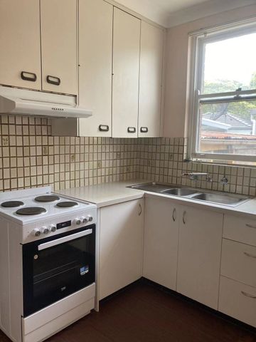 3-Bedroom Home with Front & Back Yard – Prime Hurstville Location - Photo 3