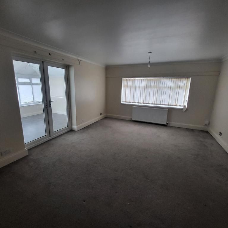 4 bedroom detached house to rent - Photo 1