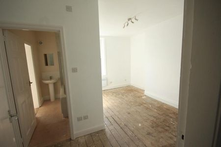 1 bedroom Flat To Let Total Size: 592 SQ FT - Photo 3