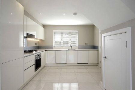 2 bedroom semi-detached house to rent - Photo 5