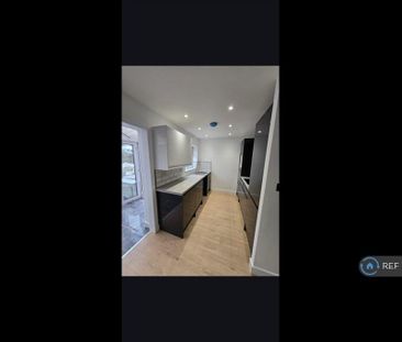 2 bedroom semi-detached house to rent - Photo 6