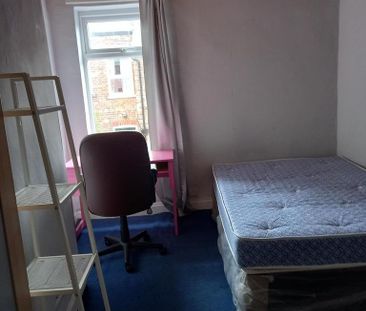 3 bedroom terraced house to rent - Photo 4