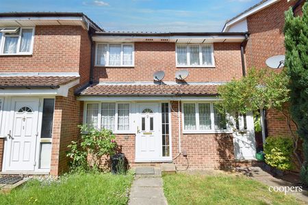 Waller Drive, Northwood, HA6 - Photo 3