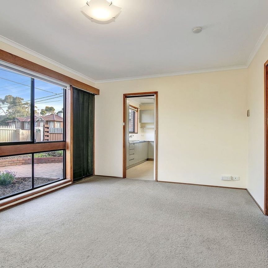 Prime North Essendon Two-Bedroom Unit - Photo 1