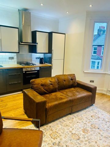 2 Bed Flat, Cobbold Road, NW10 - Photo 5