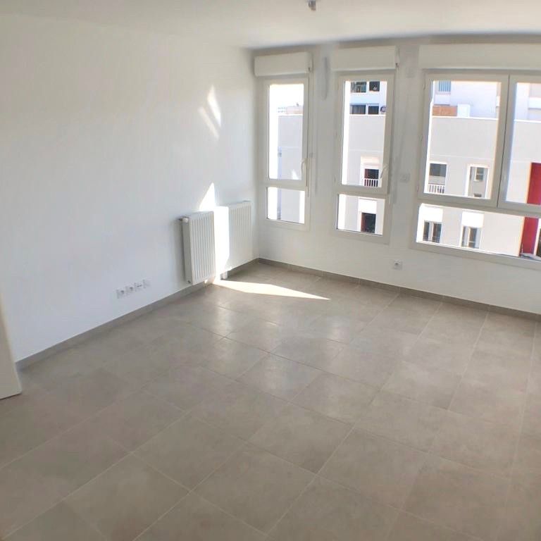 APPARTEMENT STUDIO 13003 DOCK JOLIETTE, - Photo 1