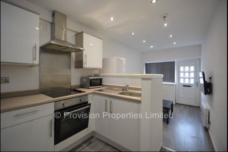 1 Bedroom Flat near Leeds City Centre - Photo 3