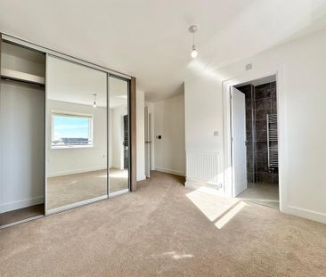 4 bedroom detached house to rent - Photo 4
