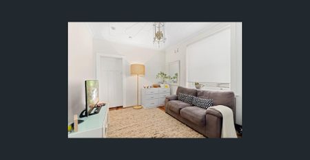 Semi Furnished Freshly Painted One Bedroom Apartment in the Heart of Darlinghurst - Photo 3