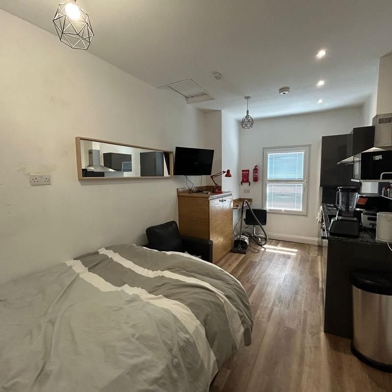 Studio to rent - Photo 1