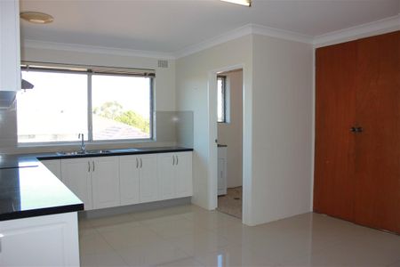 SPACIOUS 2 BEDROOM UNIT - Photo 4