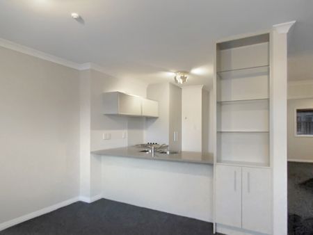 Spacious 2-Bedroom Unit in Onehunga - Photo 4