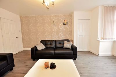 5 bedroom House in Newport Road, Leeds - Photo 4