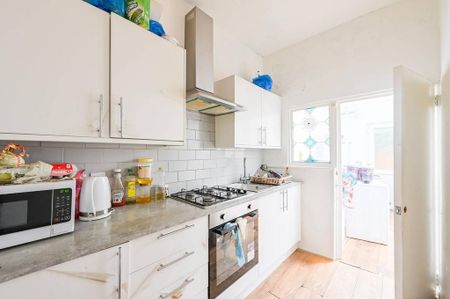 4 bedroom terraced house to rent - Photo 4