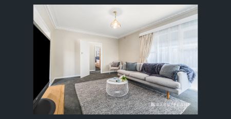 Superbly located 3 bedroom home in Belmont. - Photo 2