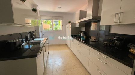 Ground Floor Apartment for rent in Nueva Andalucia - Photo 2