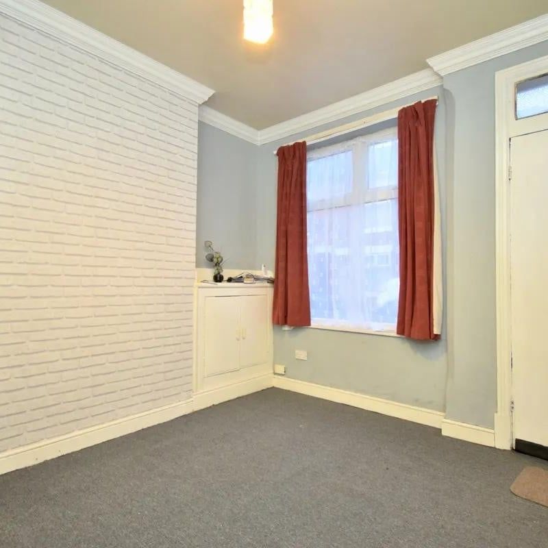 4 Bed Terraced House, Warwick Street, LE3 - Photo 1