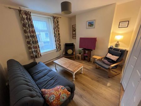 3 bedroom terraced house to rent - Photo 2