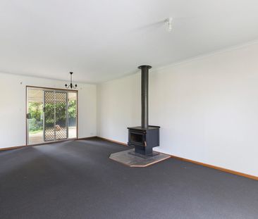 Spacious Family Living in the Heart of Hallett Cove! - Photo 1